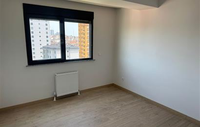 BOSTANCI'DA HAVUZLU GÜVENLİKLİ SİTEDE KİRALIK 2+1