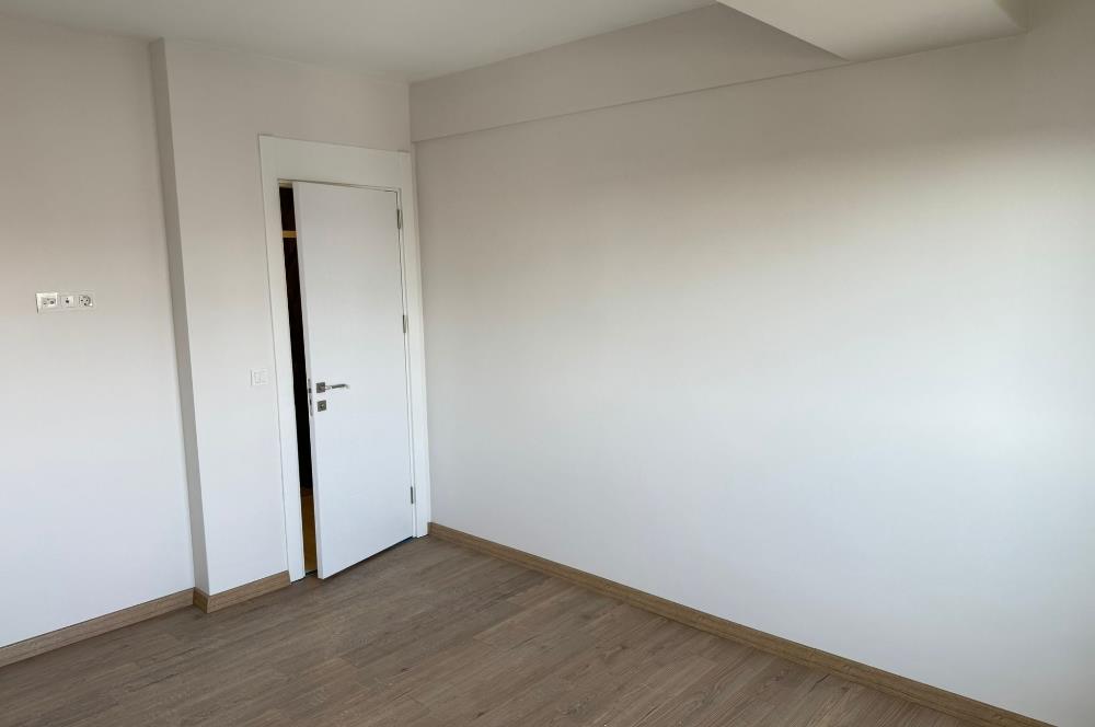 BOSTANCI'DA HAVUZLU GÜVENLİKLİ SİTEDE KİRALIK 2+1