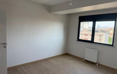 BOSTANCI'DA HAVUZLU GÜVENLİKLİ SİTEDE KİRALIK 2+1