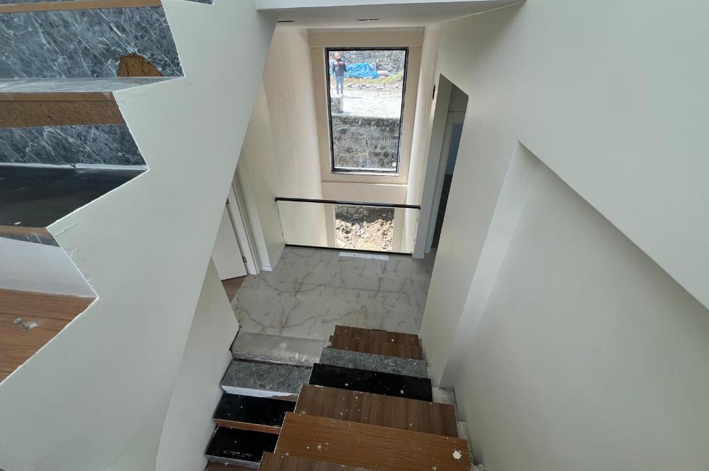 PRESTİJLİ YAŞAMIN YENİ ADRESİ AKYAZI DA SATILIK VİLLA