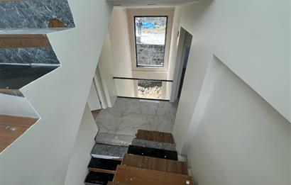 PRESTİJLİ YAŞAMIN YENİ ADRESİ AKYAZI DA SATILIK VİLLA