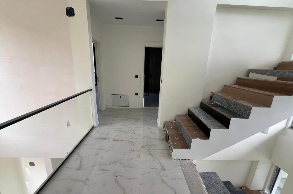 PRESTİJLİ YAŞAMIN YENİ ADRESİ AKYAZI DA SATILIK VİLLA