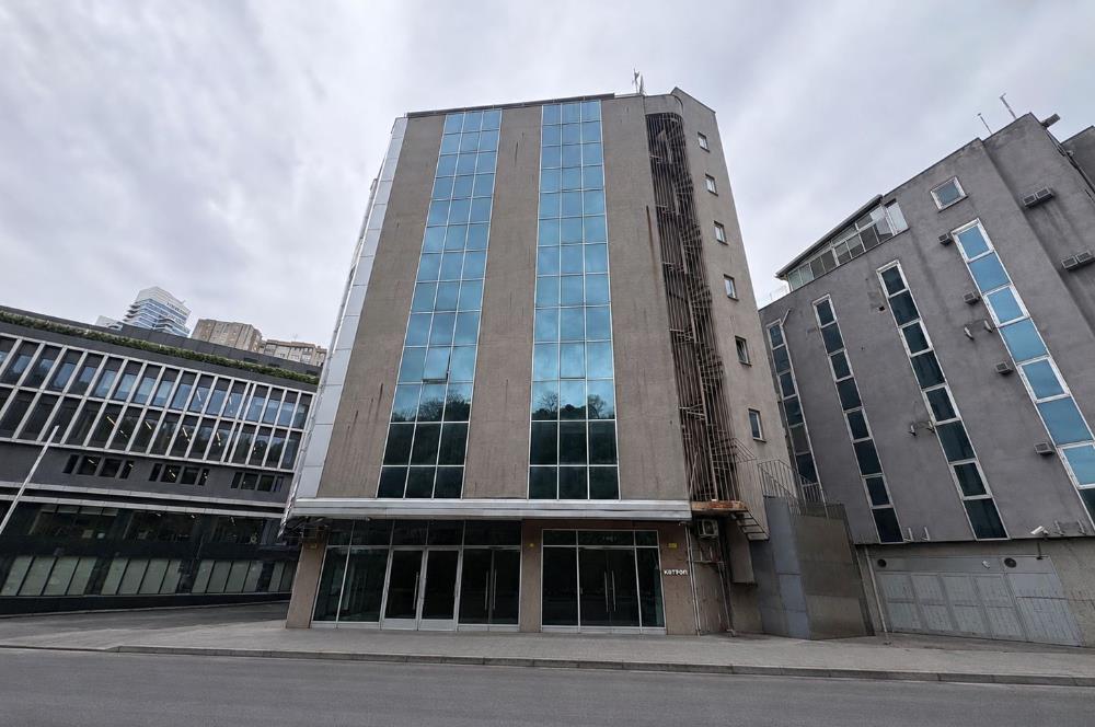 SARIYER AYAZAĞA'DA PRESTİJLİ PLAZA'DA KİRALIK OFİS KATI
