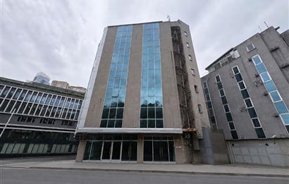 SARIYER AYAZAĞA'DA PRESTİJLİ PLAZA'DA KİRALIK OFİS KATI