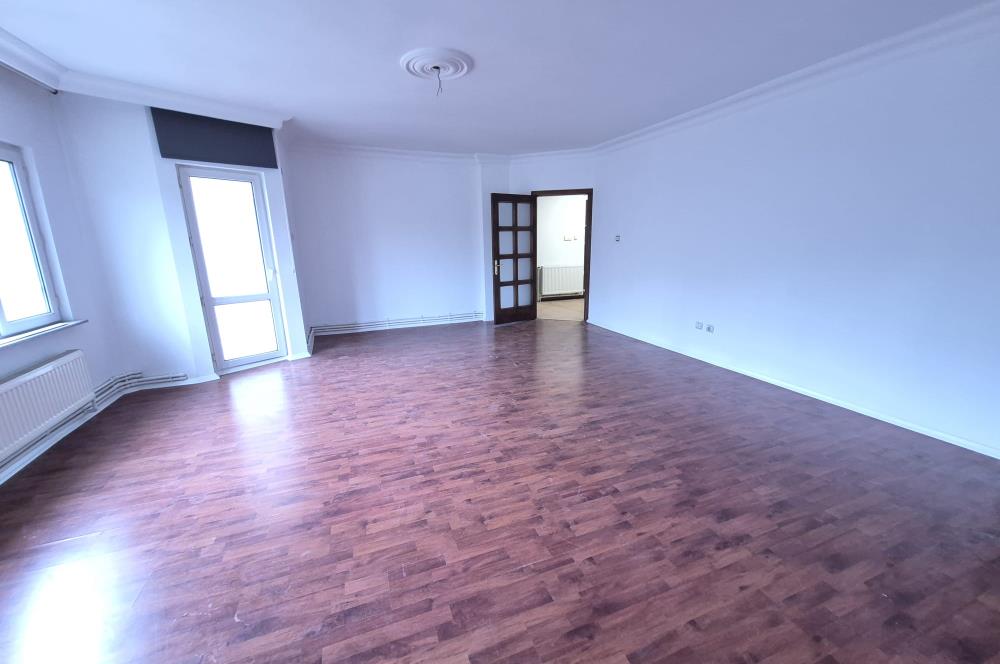 SARIYER YENİ UYUM SİTESİ'NDE BAKIMLI SATILIK ÇATI DUBLEKSİ