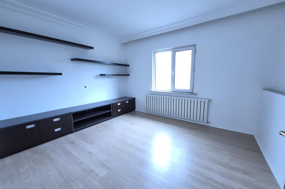 SARIYER YENİ UYUM SİTESİ'NDE BAKIMLI SATILIK ÇATI DUBLEKSİ