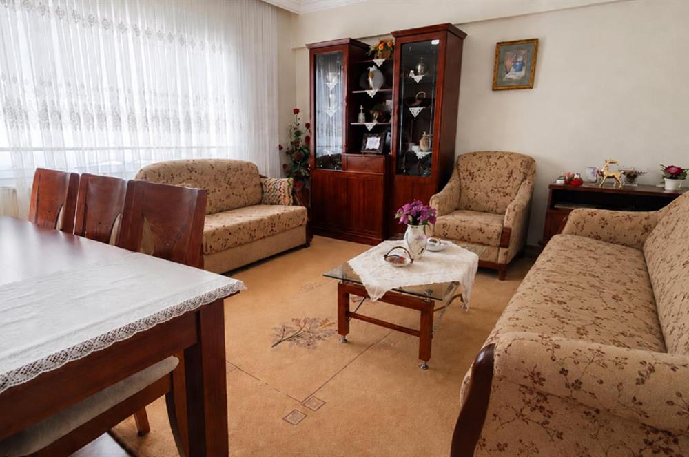 Yeşilova'da Bahçeli ve Bakımlı Satılık Bina
