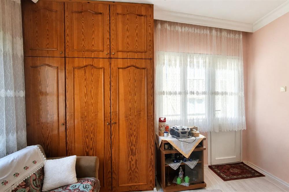 Yeşilova'da Bahçeli ve Bakımlı Satılık Bina