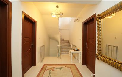 C21 Cius;Sahile 70 Metre Mesafede Deniz Manzaralı 5+2 Müstakil Villa