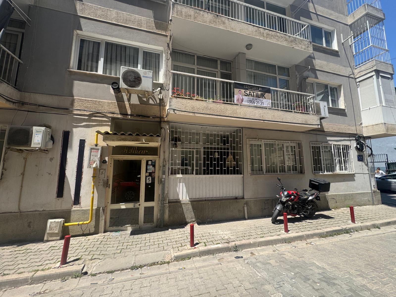 Karşıyaka Bahariye Mahallesinde Satılık 3+1 Daire