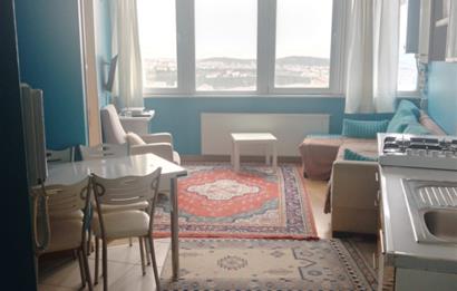 CENTURY21 WEST'TEN ÇAMLIK TERAS SİT.HAVUZLU EŞYALI 1+1 KİRALIK