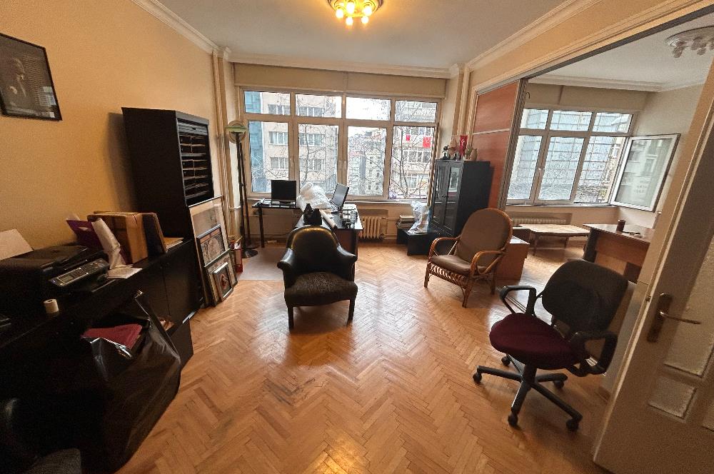 Halaskargazi Cadde üzeri satılık ofis