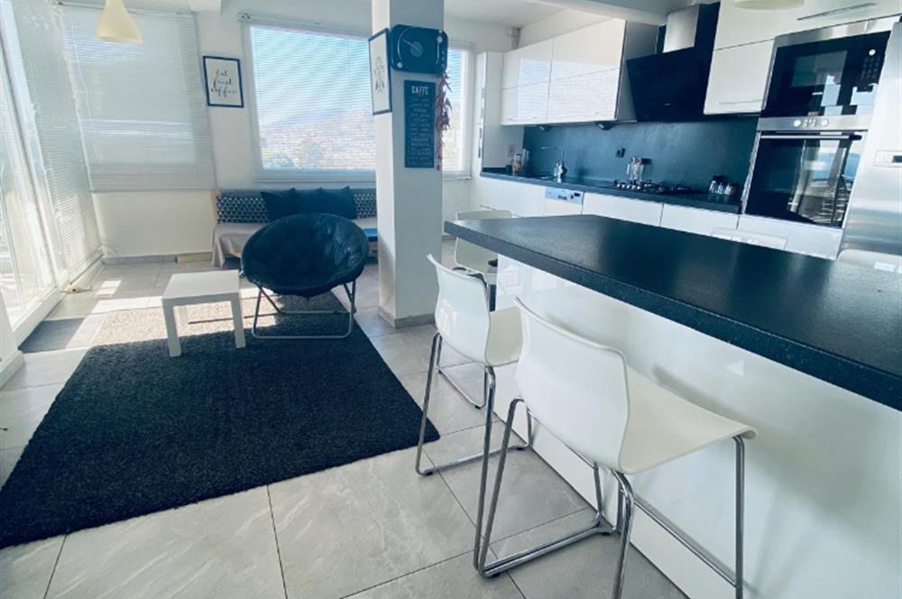 Kumbahçe'de Deniz ve Kale Manzaralı, Eşyalı 3+1 Dubleks Kiralık