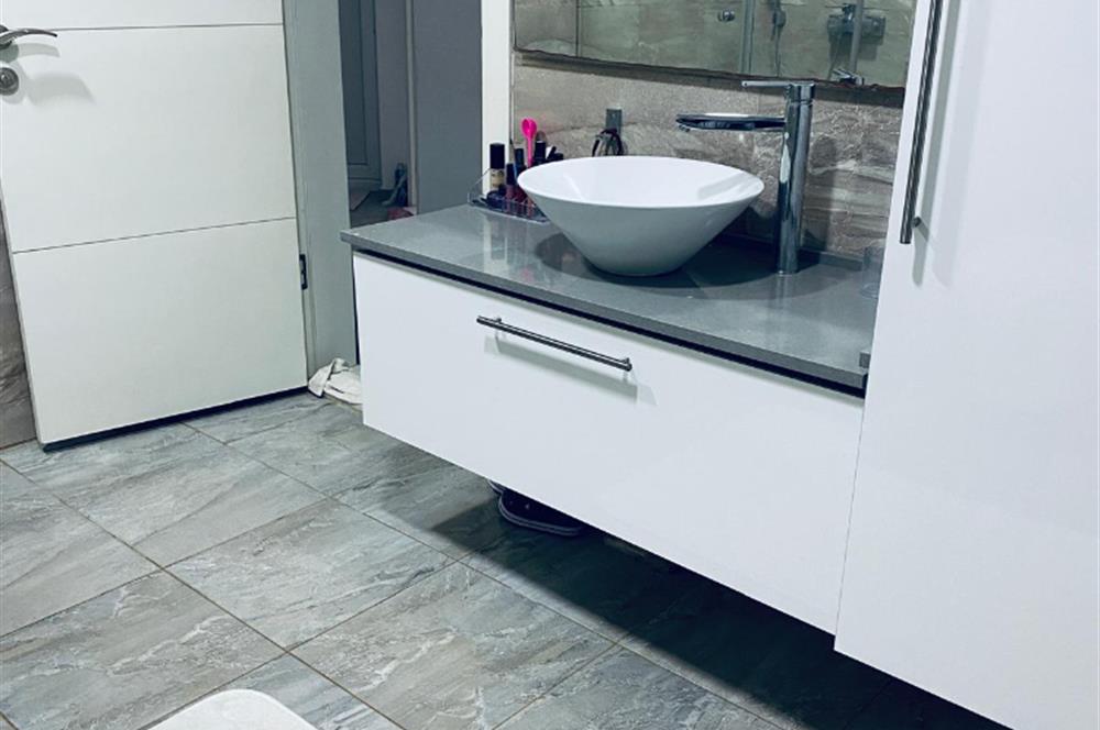 Kumbahçe'de Deniz ve Kale Manzaralı, Eşyalı 3+1 Dubleks Kiralık