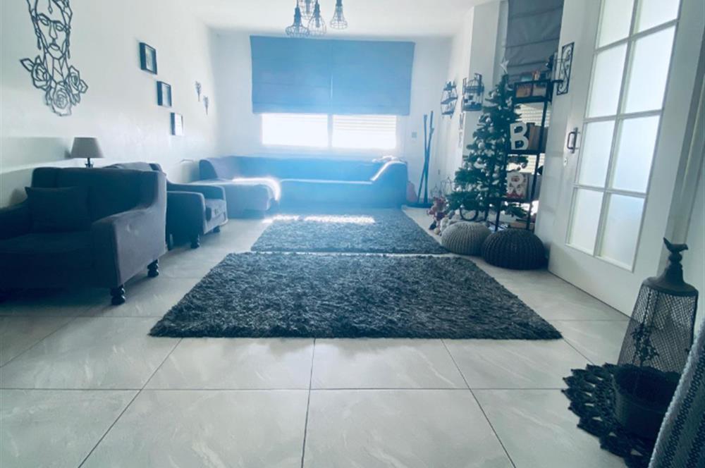 Kumbahçe'de Deniz ve Kale Manzaralı, Eşyalı 3+1 Dubleks Kiralık