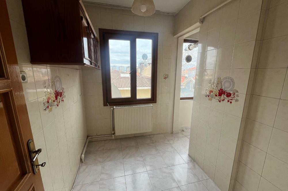 ACIBADEM İKBALİYE'DE NEZİH SOKAKTA 2+1 KİRALIK DAİRE