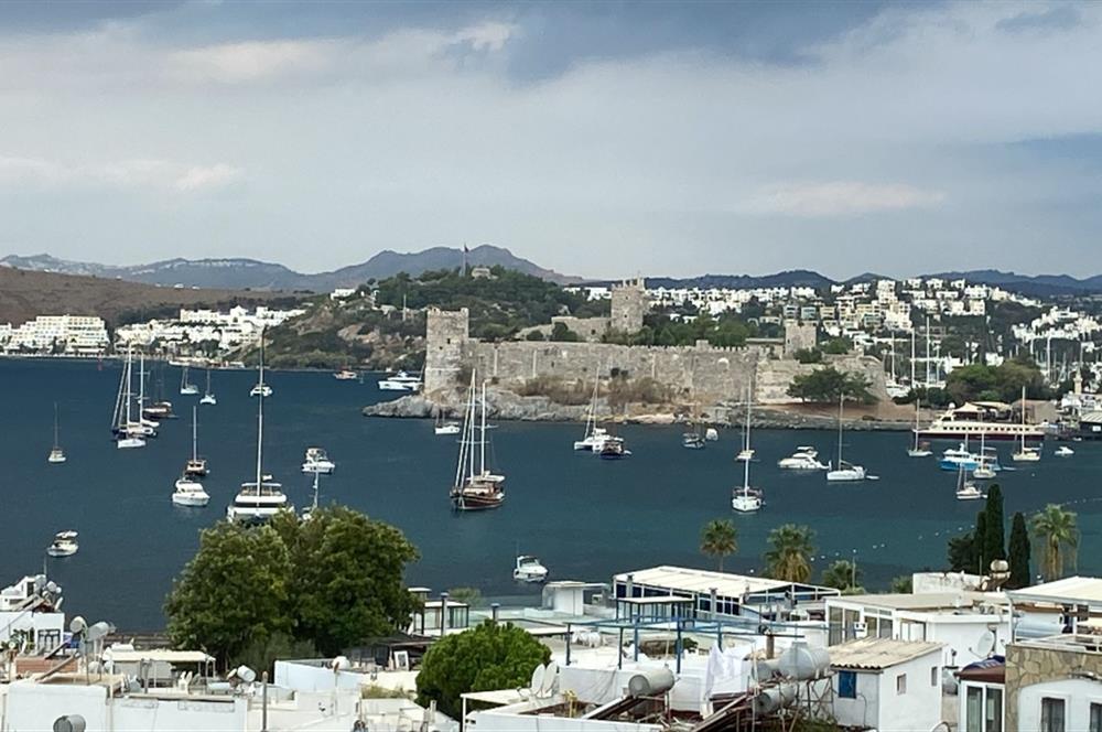 Kumbahçe'de Deniz ve Kale Manzaralı, Eşyalı 3+1 Dubleks Kiralık