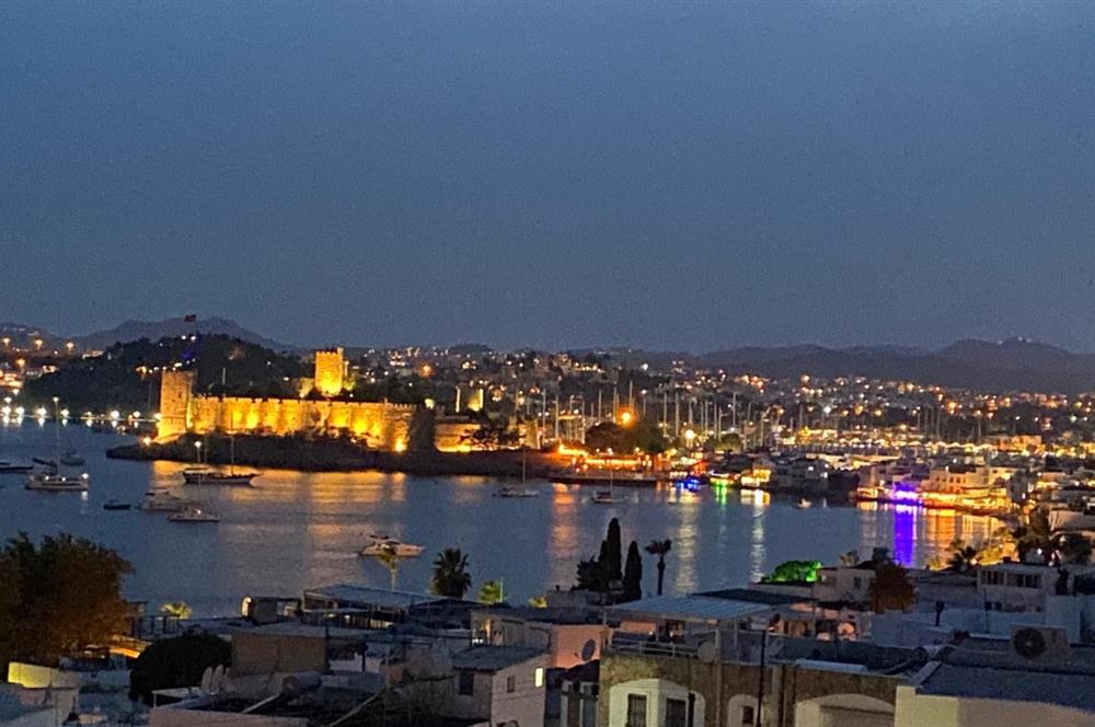 Kumbahçe'de Deniz ve Kale Manzaralı, Eşyalı 3+1 Dubleks Kiralık