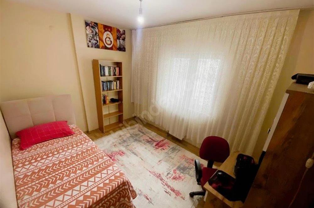Pendik Zümrüt Sitesi'nde Satılık Geniş 3+1 Daire