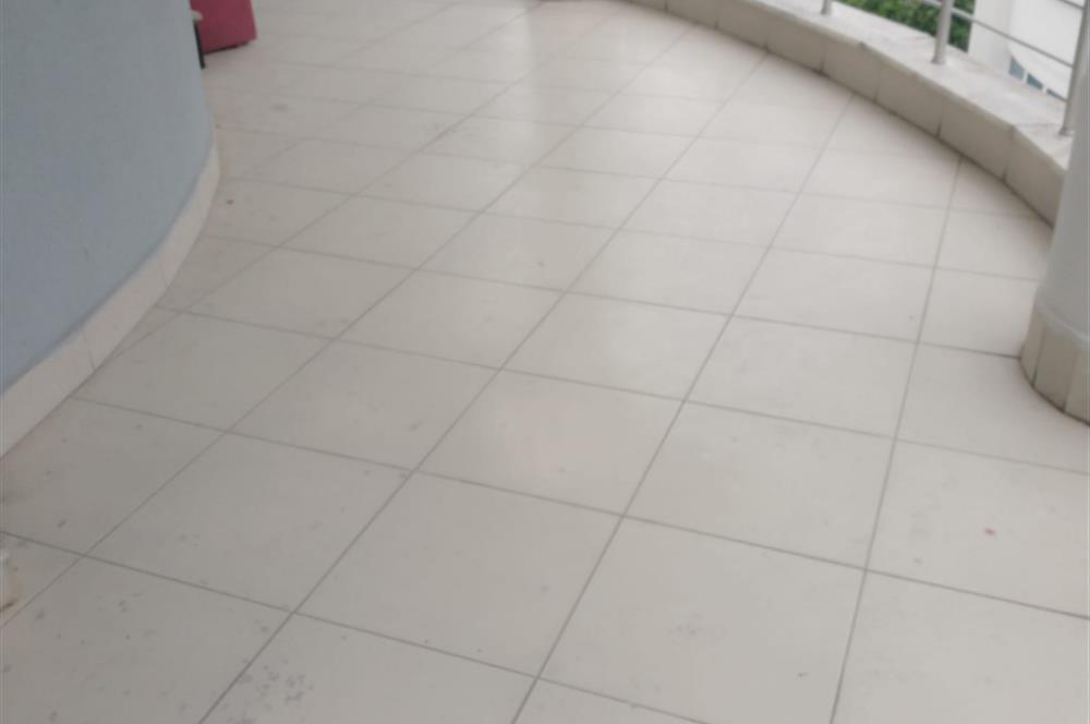 CENTURY21 WEST'TEN ÇAMLIK TERAS SİT.HAVUZLU EŞYALI 1+1 KİRALIK