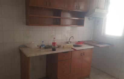 KOŞUYOLU BARBAROS SAKA SOKAKDA 1.KAT POSİZYONUNDA BALKONLU ALTINDA DAİRE VAR