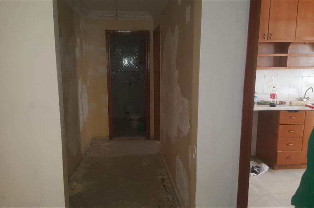 KOŞUYOLU BARBAROS SAKA SOKAKDA 1.KAT POSİZYONUNDA BALKONLU ALTINDA DAİRE VAR