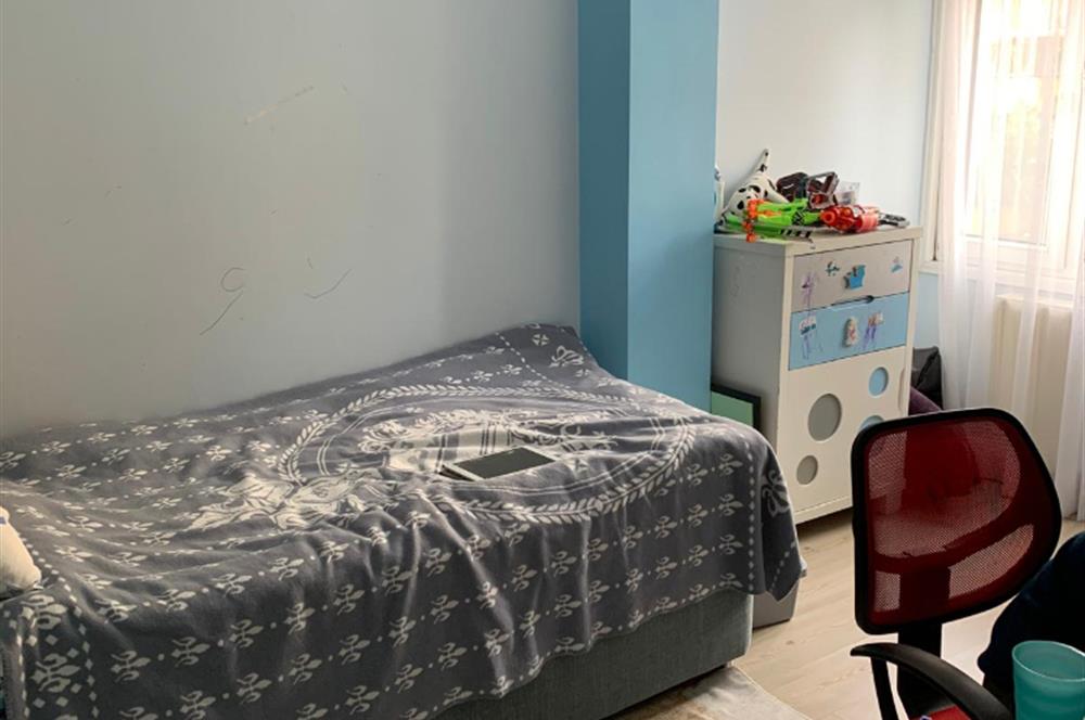ACIBADEM GÜVENLİKLİ SİTE İÇİNDE MERKEZİ LOKASYONDA SATILIK 3+1 ARA KAT DAİRE