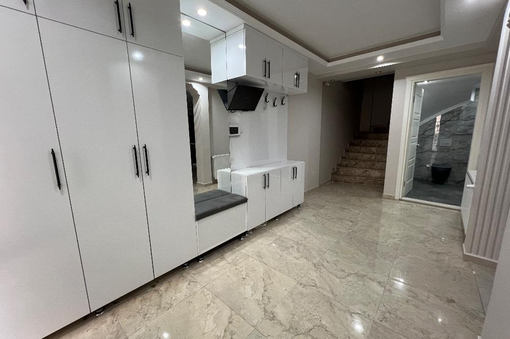 Bornova Atatürk Mahallesinde Şömineli, Jakuzili, 5+2 Villa