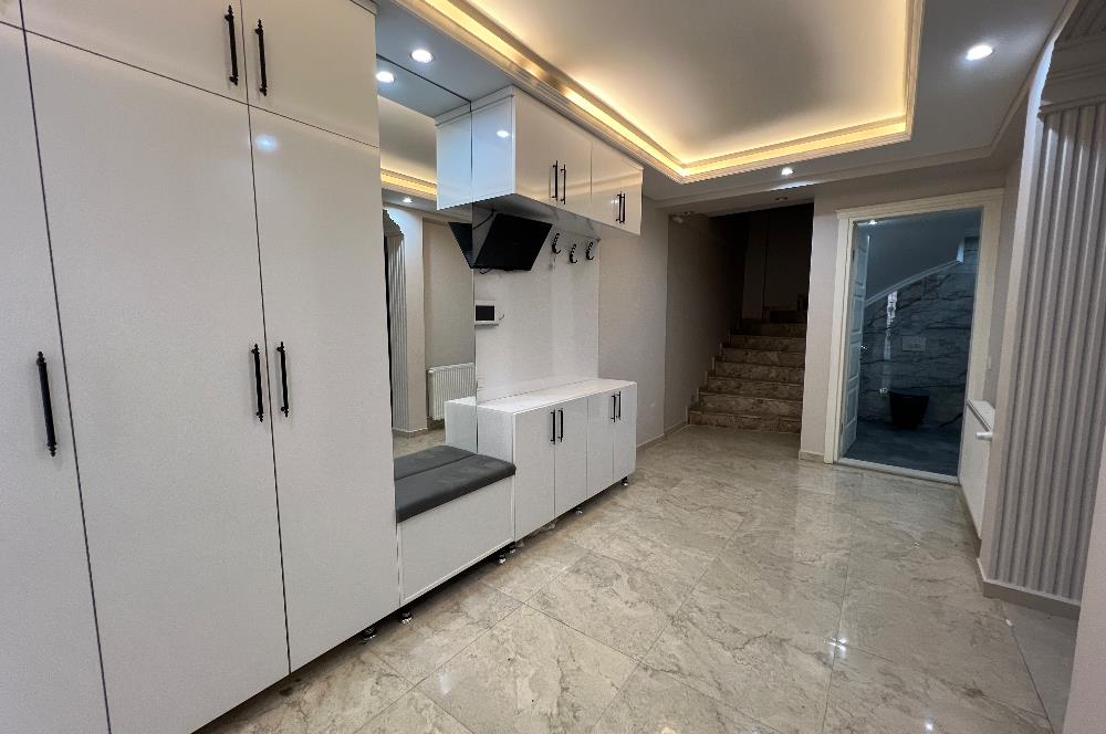 Bornova Atatürk Mahallesinde Şömineli, Jakuzili, 5+2 Villa