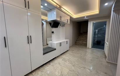 Bornova Atatürk Mahallesinde Şömineli, Jakuzili, 5+2 Villa