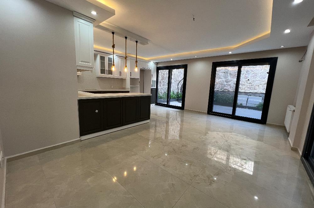 Bornova Atatürk Mahallesinde Şömineli, Jakuzili, 5+2 Villa
