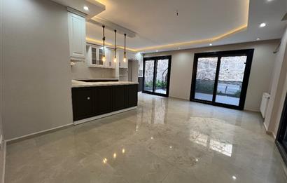 Bornova Atatürk Mahallesinde Şömineli, Jakuzili, 5+2 Villa