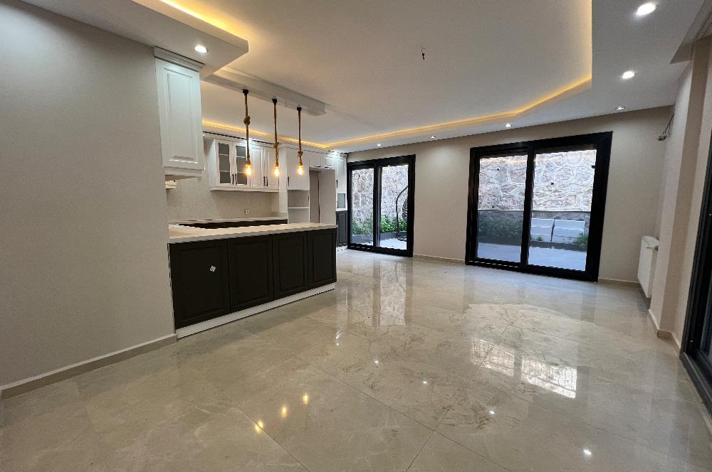 Bornova Atatürk Mahallesinde Şömineli, Jakuzili, 5+2 Villa