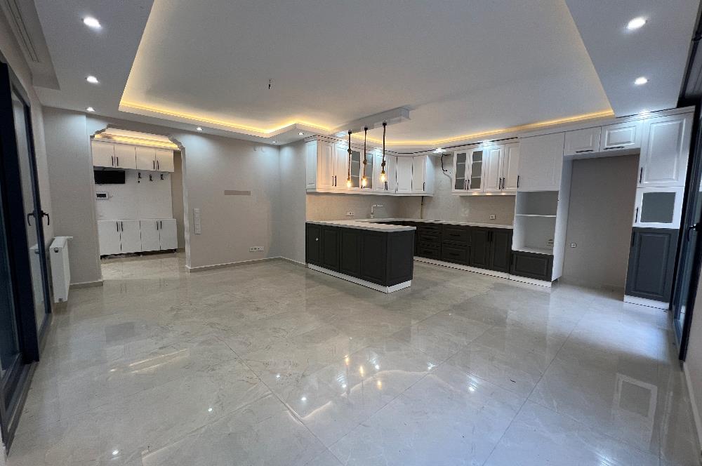 Bornova Atatürk Mahallesinde Şömineli, Jakuzili, 5+2 Villa