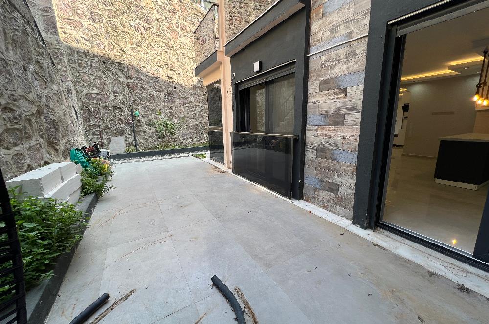 Bornova Atatürk Mahallesinde Şömineli, Jakuzili, 5+2 Villa