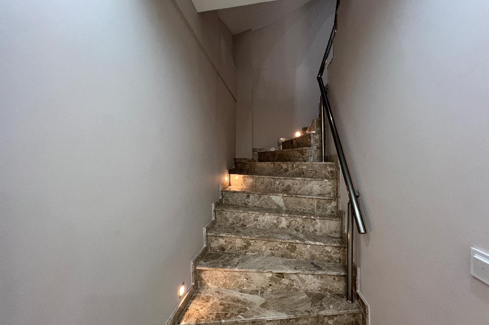 Bornova Atatürk Mahallesinde Şömineli, Jakuzili, 5+2 Villa