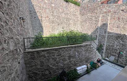 Bornova Atatürk Mahallesinde Şömineli, Jakuzili, 5+2 Villa