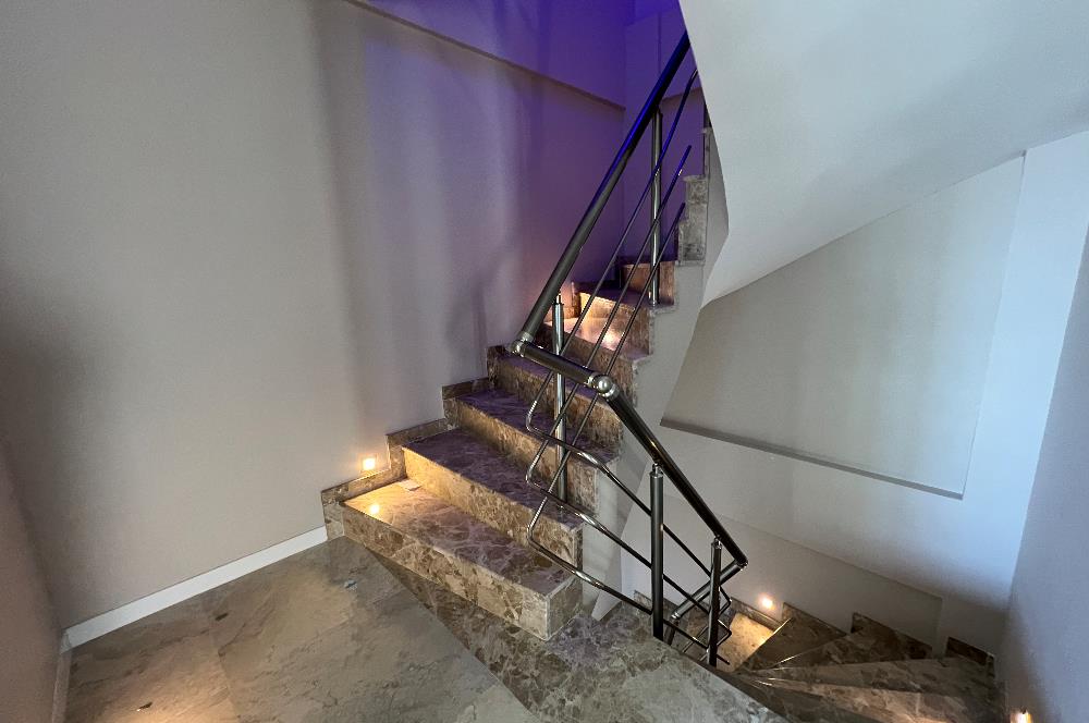 Bornova Atatürk Mahallesinde Şömineli, Jakuzili, 5+2 Villa