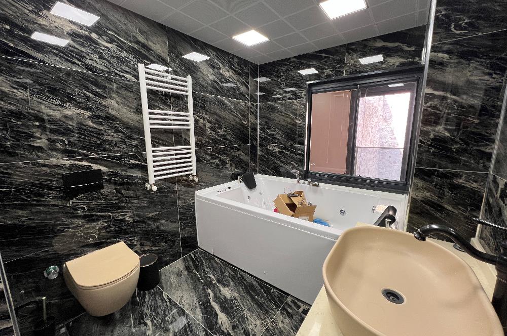 Bornova Atatürk Mahallesinde Şömineli, Jakuzili, 5+2 Villa