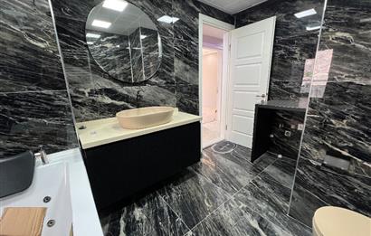 Bornova Atatürk Mahallesinde Şömineli, Jakuzili, 5+2 Villa