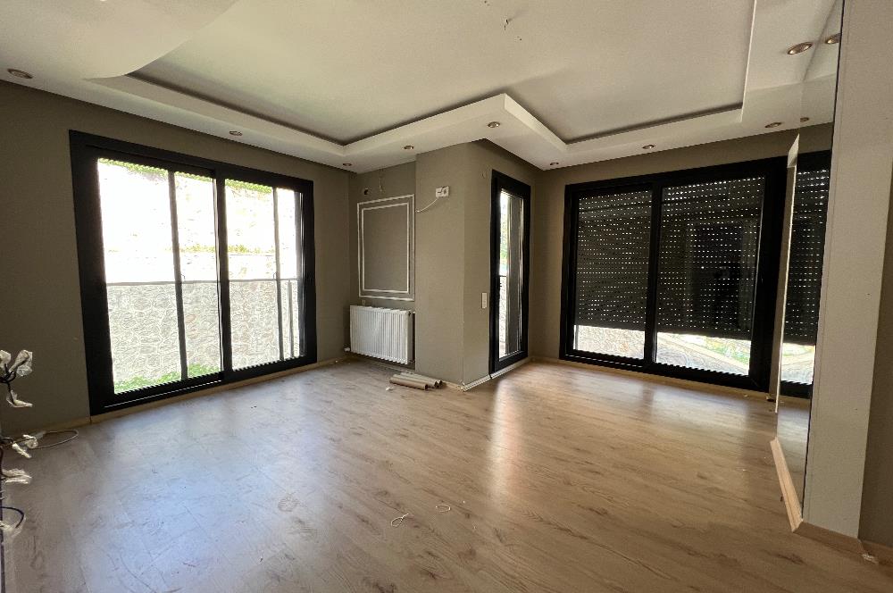Bornova Atatürk Mahallesinde Şömineli, Jakuzili, 5+2 Villa