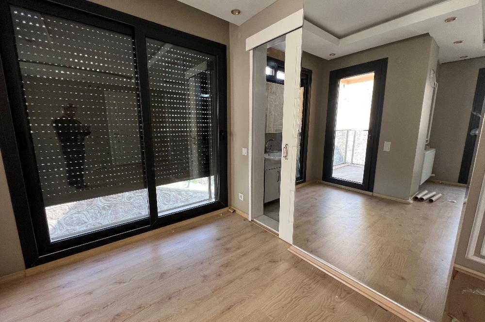 Bornova Atatürk Mahallesinde Şömineli, Jakuzili, 5+2 Villa