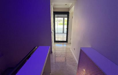 Bornova Atatürk Mahallesinde Şömineli, Jakuzili, 5+2 Villa