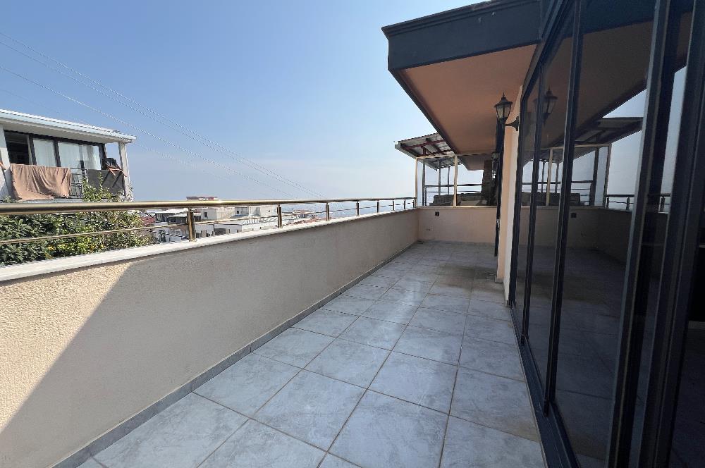 Bornova Atatürk Mahallesinde Şömineli, Jakuzili, 5+2 Villa