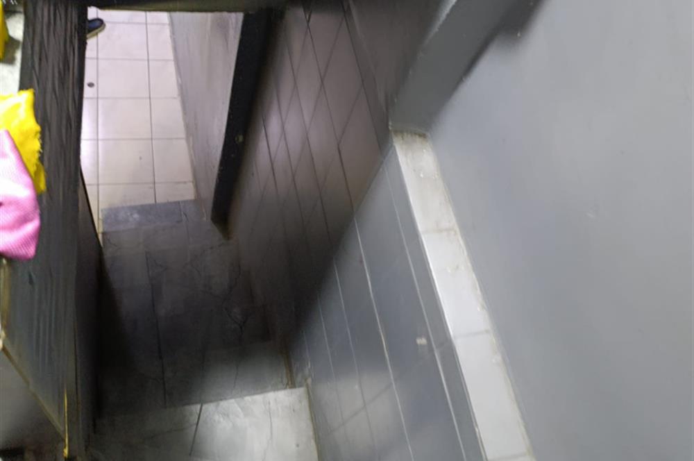 FATİH KARAGÜMRÜKTE SATILIK DEPOLU DÜKKAN ​