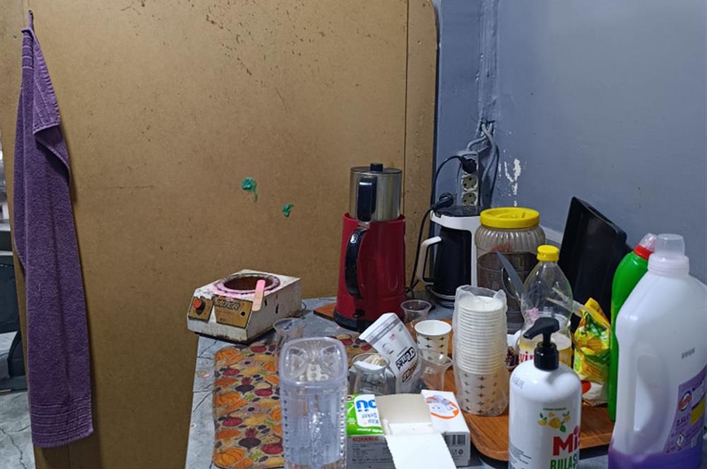 FATİH KARAGÜMRÜKTE SATILIK DEPOLU DÜKKAN ​