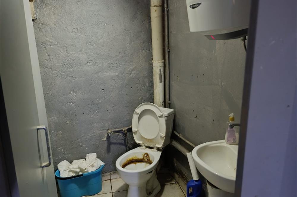 FATİH KARAGÜMRÜKTE SATILIK DEPOLU DÜKKAN ​