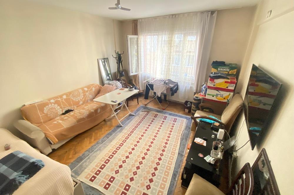 FATİH KARAGÜMRÜKTE SATILIK GENİŞ 2+1 DAİRE