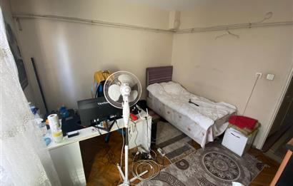 FATİH KARAGÜMRÜKTE SATILIK GENİŞ 2+1 DAİRE