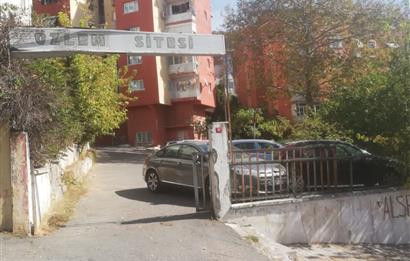 Ataşehir İnönü Mah. Özlem Sitesinde Satılık 2+1 Yatırımlık Daire